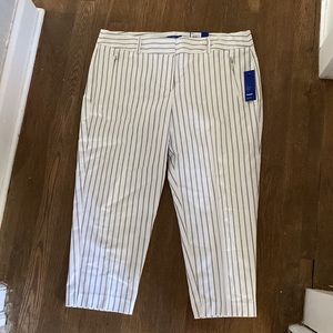 Tori’s APT. 9 size 14 dress pants pinstriped